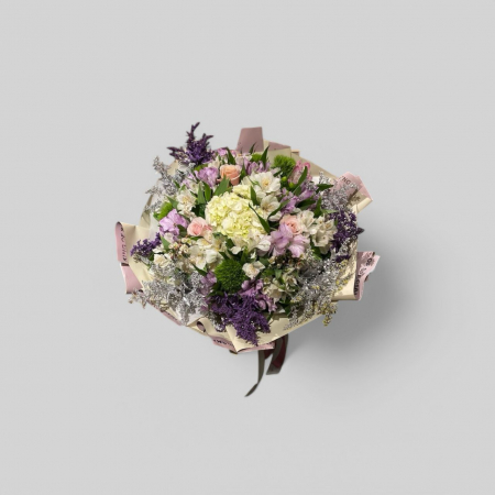 Buchete hortensie - Un buchet superb cu hortensie albă în rol principal.