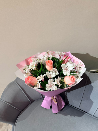 Buchete Sf. Maria - Buchet mixt 'Three pink roses'