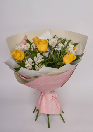 Buchete cu flori mixte - Buchet trandafiri și alstroemeria