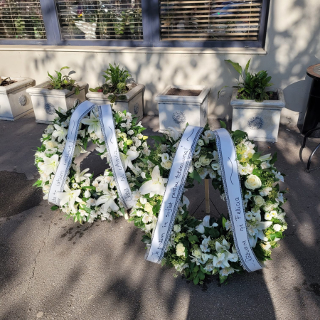 Funerare - Coroană flori albe 65cm