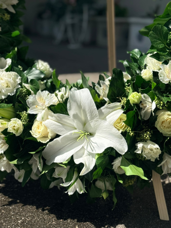 Coroana flori albe 95cm [1]
