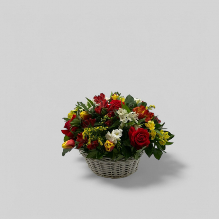 Cosuri cu flori - Aranjament floral realizat în cosuleț.