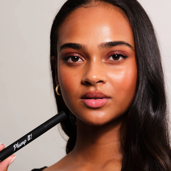 Buze mai pline, un zâmbet mai strălucitor! Descoperă secretul unor buze voluminoase cu formula noastră revoluționară. [4]