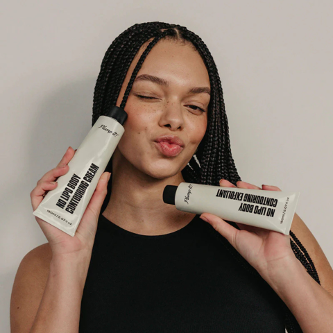 Descoperă un kit puternic pe bază de argilă de la Plump It! pentru conturarea corporală [3]