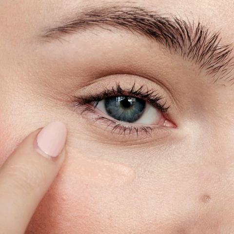 Transformare instantanee! Descoperă secretul unui ten tânăr cu No Needles Dermal Filler. [1]