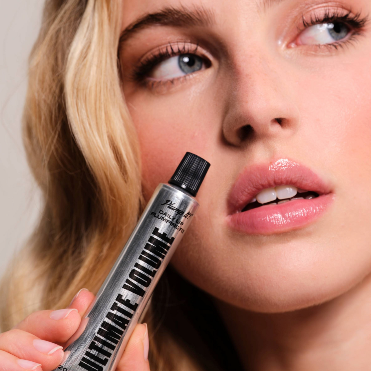 Buze voluminoase și moi într-o clipă cu Daily Lip Plumping Fix! [4]