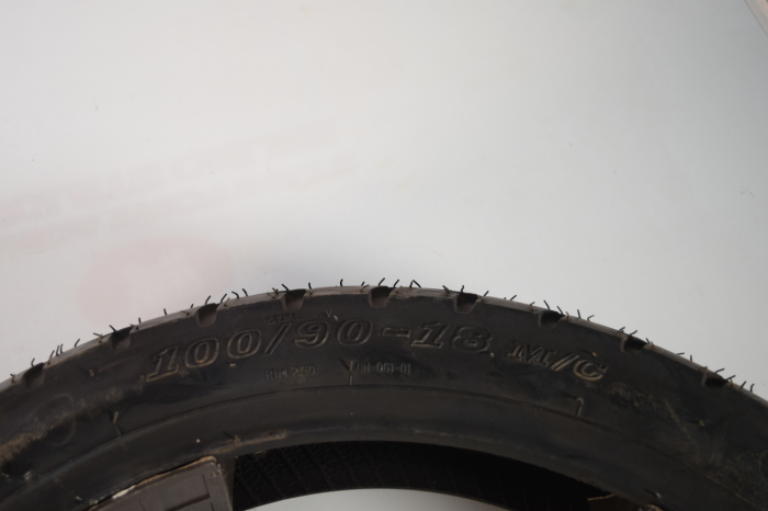 Anvelopă moto 100/90-18, profil mixt (on/off-road), aderență bună [3]