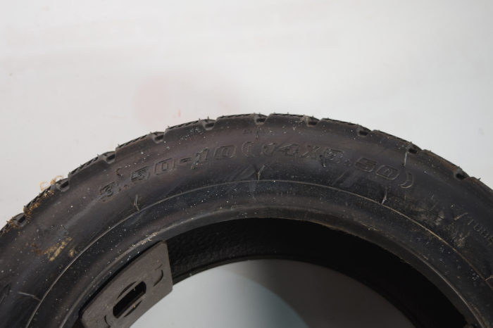 Anvelopă 3.50-10 (14x3.50), pentru scuter, aderență bună și stabilitate urbană [3]