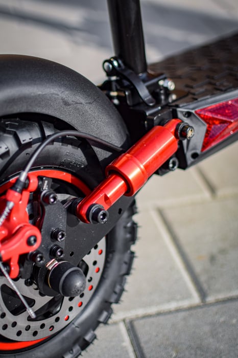 J-11 Max – Trotinetă Electrică Off-Road 800W, Roți 11", 18Ah, 50 Km/h. [8]