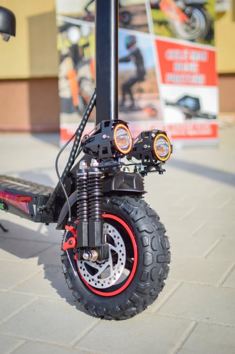 J-11 Max – Trotinetă Electrică Off-Road 800W, Roți 11", 18Ah, 50 Km/h. [3]