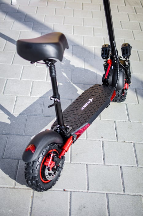 J-11 Max – Trotinetă Electrică Off-Road 800W, Roți 11", 18Ah, 50 Km/h. [14]