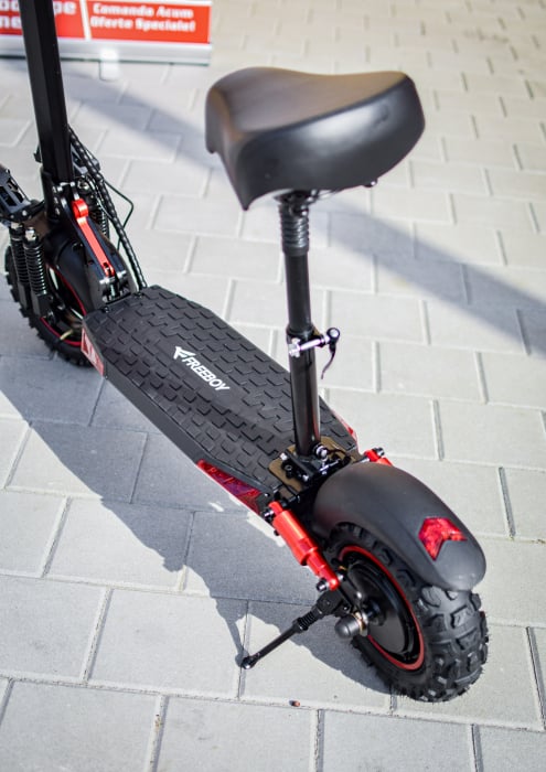 J-11 Max – Trotinetă Electrică Off-Road 800W, Roți 11", 18Ah, 50 Km/h. [16]