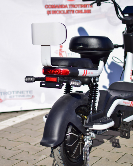 Scuter Electric ECO 500W 48V 20Ah cu Pedale, Baterie Plumb GEL, Autonomie 40 km, Viteză 25 km/h, 2 Locuri, Cos Frontal [7]