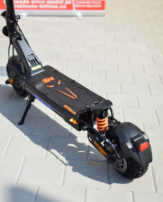 Trotineta electica KuKirin G2 master (2025) cheie, 2 motoare 2*1000W, Autonomie 70km, Baterie 52V 20, 8 A. [8]