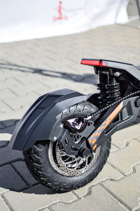 Trotineta electrica de teren KuKirin G4 Max, 2 motoare de 1600W, autonomie max 95 km, viteza maxima 86 km/h [5]