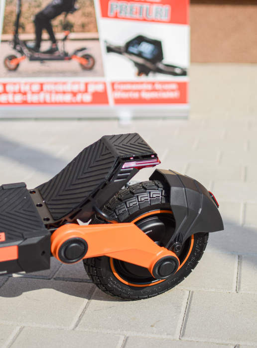 Trotinetă electrică KUGOO KIRIN G3, Motor 1200W, Autonomie 60 km, Viteză maximă 50 km/h, Acumulator 52V 18Ah, Culoare negru [11]