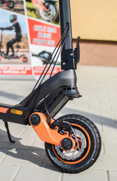 Trotinetă electrică KUGOO KIRIN G3, Motor 1200W, Autonomie 60 km, Viteză maximă 50 km/h, Acumulator 52V 18Ah, Culoare negru [12]
