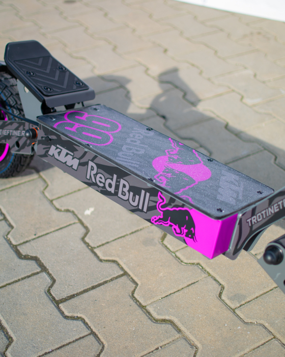 Trotineta Electrica KuKirin G2 (2026) PERSONALIZATA Competition Pink - Con Base [7]