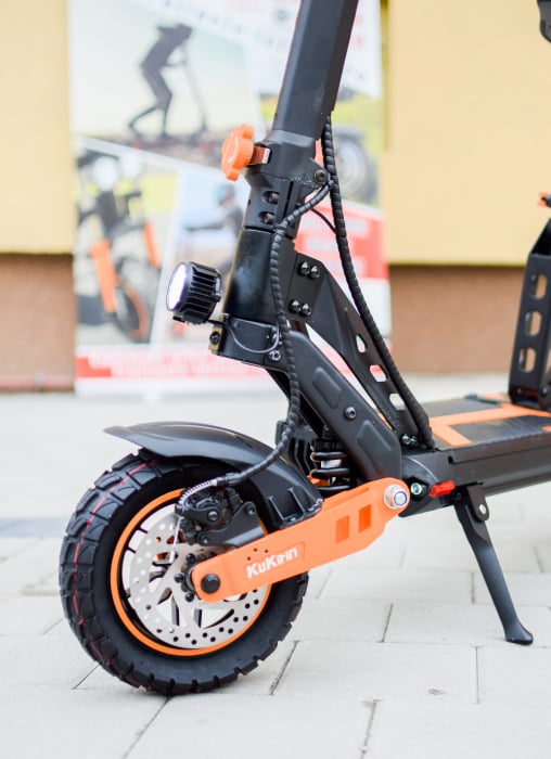 Trotinetă electrică KuKirin G2 MAX, Anvelope off-road pneumatice de 10*2.75 inch, Motor fără perii de 1000W, Viteză maximă 55 km/h, Acumulator 48V 20Ah, Autonomie 80 km [5]