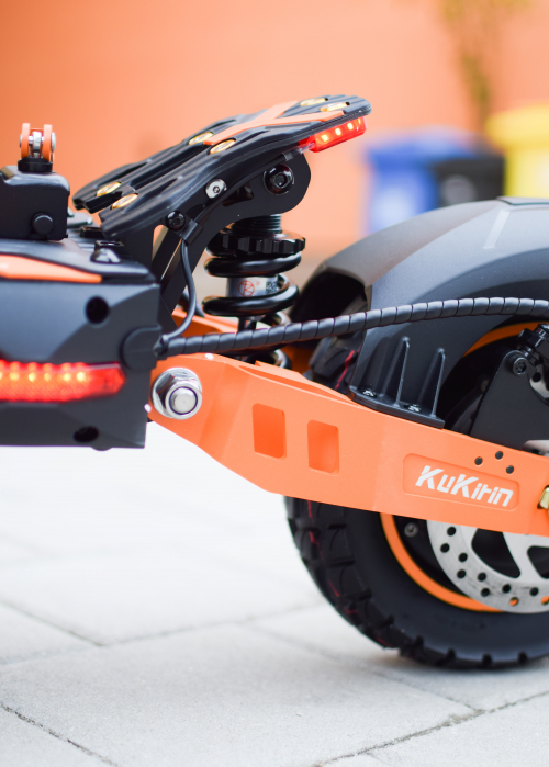 Trotinetă electrică KuKirin G2 MAX, Anvelope off-road pneumatice de 10*2.75 inch, Motor fără perii de 1000W, Viteză maximă 55 km/h, Acumulator 48V 20Ah, Autonomie 80 km [14]