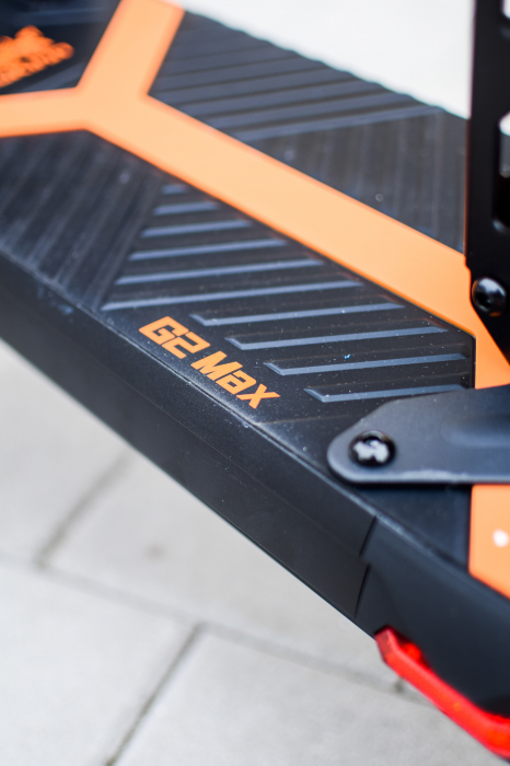 Trotinetă electrică KuKirin G2 MAX, Anvelope off-road pneumatice de 10*2.75 inch, Motor fără perii de 1000W, Viteză maximă 55 km/h, Acumulator 48V 20Ah, Autonomie 80 km [12]