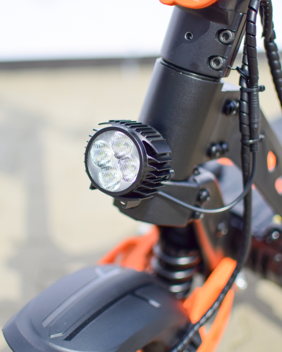 Trotinetă electrică KuKirin G2 MAX, Anvelope off-road pneumatice de 10*2.75 inch, Motor fără perii de 1000W, Viteză maximă 55 km/h, Acumulator 48V 20Ah, Autonomie 80 km [11]