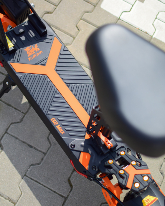 Trotinetă electrică KuKirin G2 MAX, Anvelope off-road pneumatice de 10*2.75 inch, Motor fără perii de 1000W, Viteză maximă 55 km/h, Acumulator 48V 20Ah, Autonomie 80 km [13]