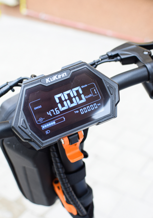 Trotinetă electrică KuKirin G2 MAX, Anvelope off-road pneumatice de 10*2.75 inch, Motor fără perii de 1000W, Viteză maximă 55 km/h, Acumulator 48V 20Ah, Autonomie 80 km [8]