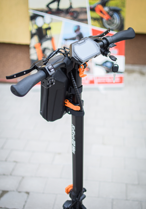 Trotinetă electrică KuKirin G2 MAX, Anvelope off-road pneumatice de 10*2.75 inch, Motor fără perii de 1000W, Viteză maximă 55 km/h, Acumulator 48V 20Ah, Autonomie 80 km [20]