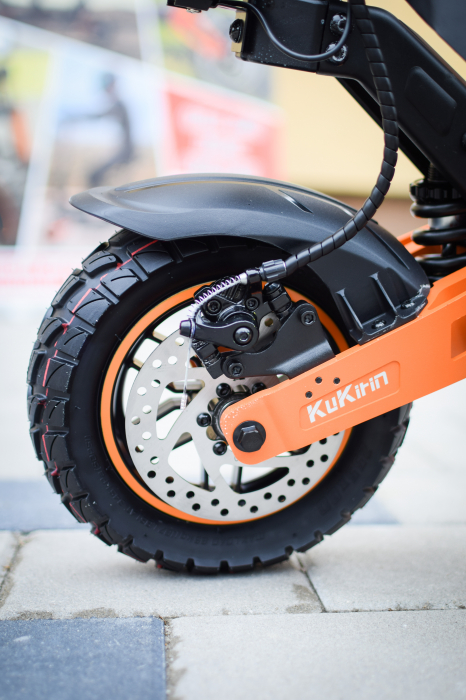 Trotinetă electrică KuKirin G2 MAX, Anvelope off-road pneumatice de 10*2.75 inch, Motor fără perii de 1000W, Viteză maximă 55 km/h, Acumulator 48V 20Ah, Autonomie 80 km [6]