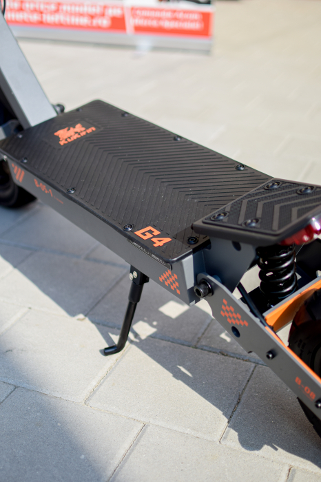 Trotinetă electrică Kukirin G4 motor 2000 W, viteză maximă 70 km/h, baterie cu litiu 60 V 20 Ah, anvelope de 11 inchi [29]