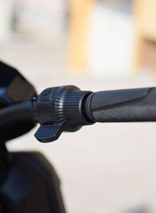 Trotinetă electrică Kukirin G4 motor 2000 W, viteză maximă 70 km/h, baterie cu litiu 60 V 20 Ah, anvelope de 11 inchi [29]