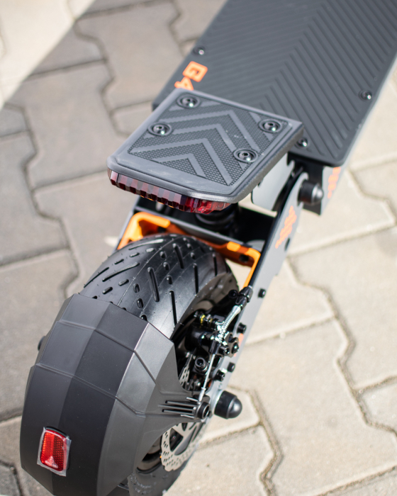 Trotinetă electrică Kukirin G4 motor 2000 W, viteză maximă 70 km/h, baterie cu litiu 60 V 20 Ah, anvelope de 11 inchi [10]