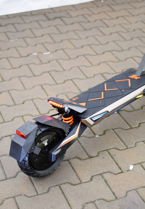 KuKirin T3 Electric Scooter 2025 – 800W, 48V, 15.6Ah, 58 km, 45 km/h [16]