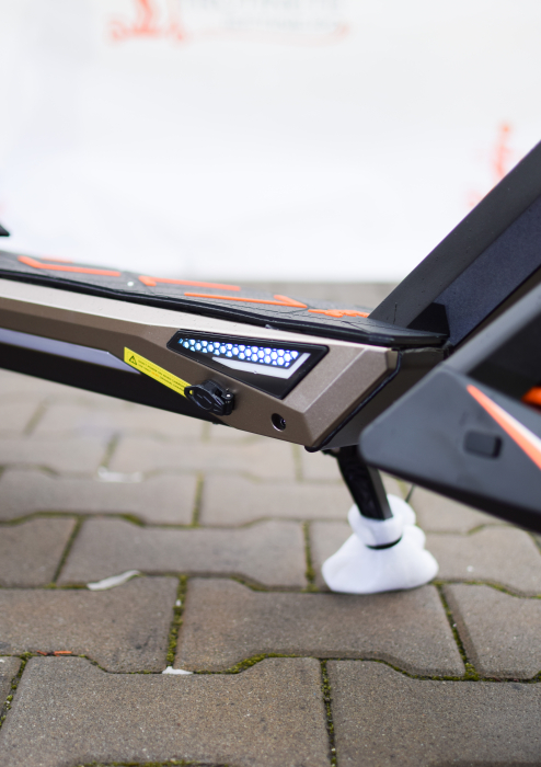 KuKirin T3 Electric Scooter 2025 – 800W, 48V, 15.6Ah, 58 km, 45 km/h [12]