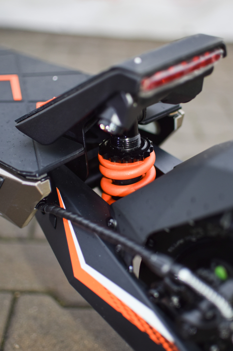 KuKirin T3 Electric Scooter 2025 – 800W, 48V, 15.6Ah, 58 km, 45 km/h [23]