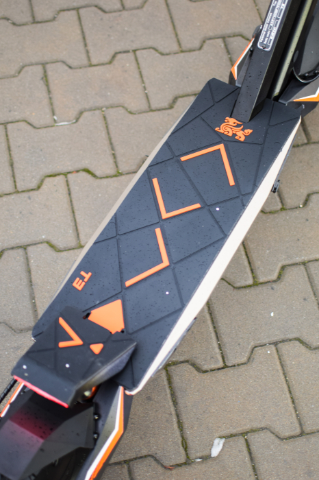 KuKirin T3 Electric Scooter 2025 – 800W, 48V, 15.6Ah, 58 km, 45 km/h [7]