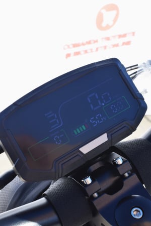 Trotineta electrica J15 Max 1600W, autonomie 60 km, viteza 60 km/h [12]