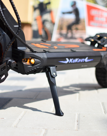Trotineta electica KuKirin G2 master (2025) cheie, 2 motoare 2*1000W, Autonomie 70km, Baterie 52V 20, 8 A. [18]