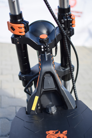 Trotineta electrica de teren KuKirin G4 Max, 2 motoare de 1600W, autonomie max 95 km, viteza maxima 86 km/h [18]