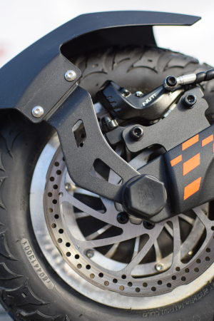 Trotineta electrica de teren KuKirin G4 Max, 2 motoare de 1600W, autonomie max 95 km, viteza maxima 86 km/h [15]