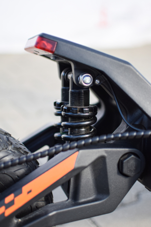 Trotineta electrica de teren KuKirin G4 Max, 2 motoare de 1600W, autonomie max 95 km, viteza maxima 86 km/h [14]
