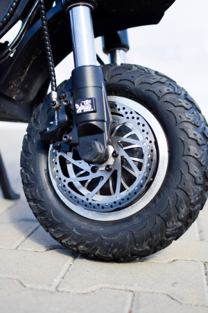 Trotineta electrica de teren KuKirin G4 Max, 2 motoare de 1600W, autonomie max 95 km, viteza maxima 86 km/h [11]