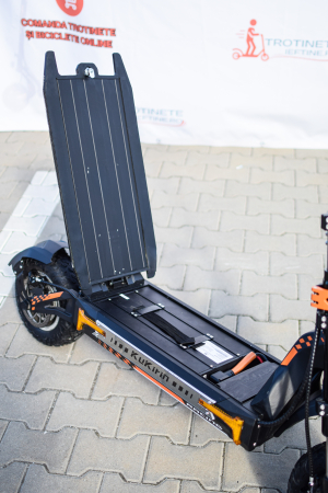 Trotineta electrica de teren KuKirin G4 Max, 2 motoare de 1600W, autonomie max 95 km, viteza maxima 86 km/h [16]