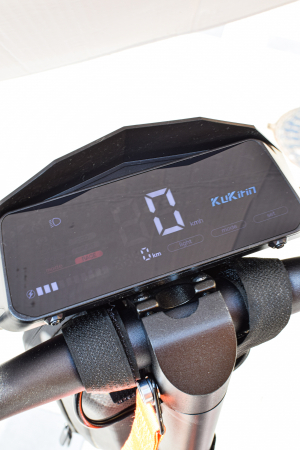 Trotinetă electrică KUGOO KIRIN G3, Motor 1200W, Autonomie 60 km, Viteză maximă 50 km/h, Acumulator 52V 18Ah, Culoare negru [12]