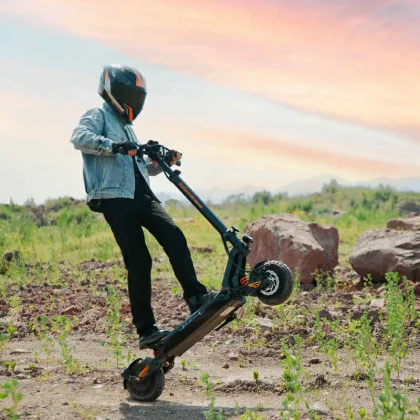 KuKirin T3 Electric Scooter 2025 – 800W, 48V, 15.6Ah, 58 km, 45 km/h [14]