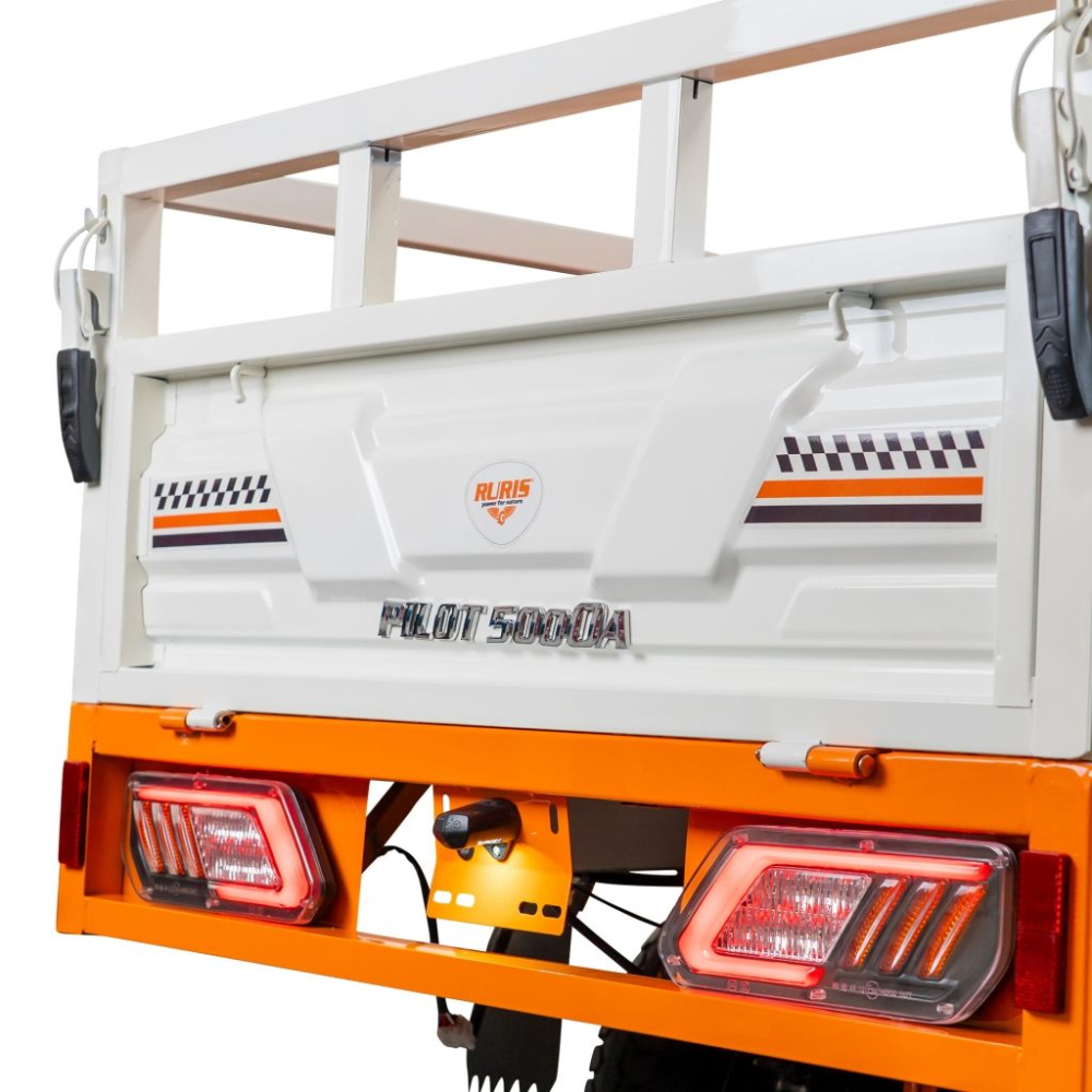 Camioneta/Masinuta/Triciclu/Cvadriciclu RURIS Pilot 5000, putere maximală: 4900 W, Autonomie:130 km, viteza maxima: 25 km/h [21]