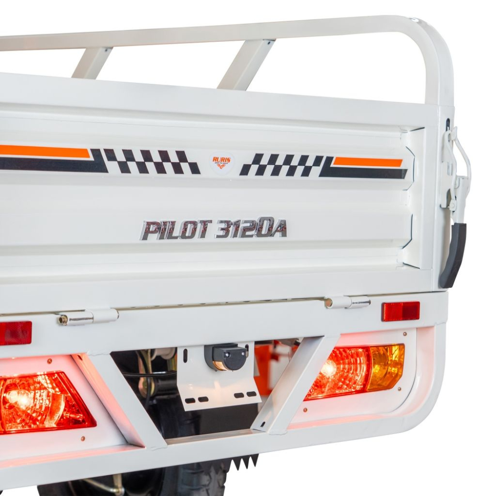Triciclu electric cargo RURIS Pilot 3120, putere maximală: 2000 W, Autonomie: 70 km [21]