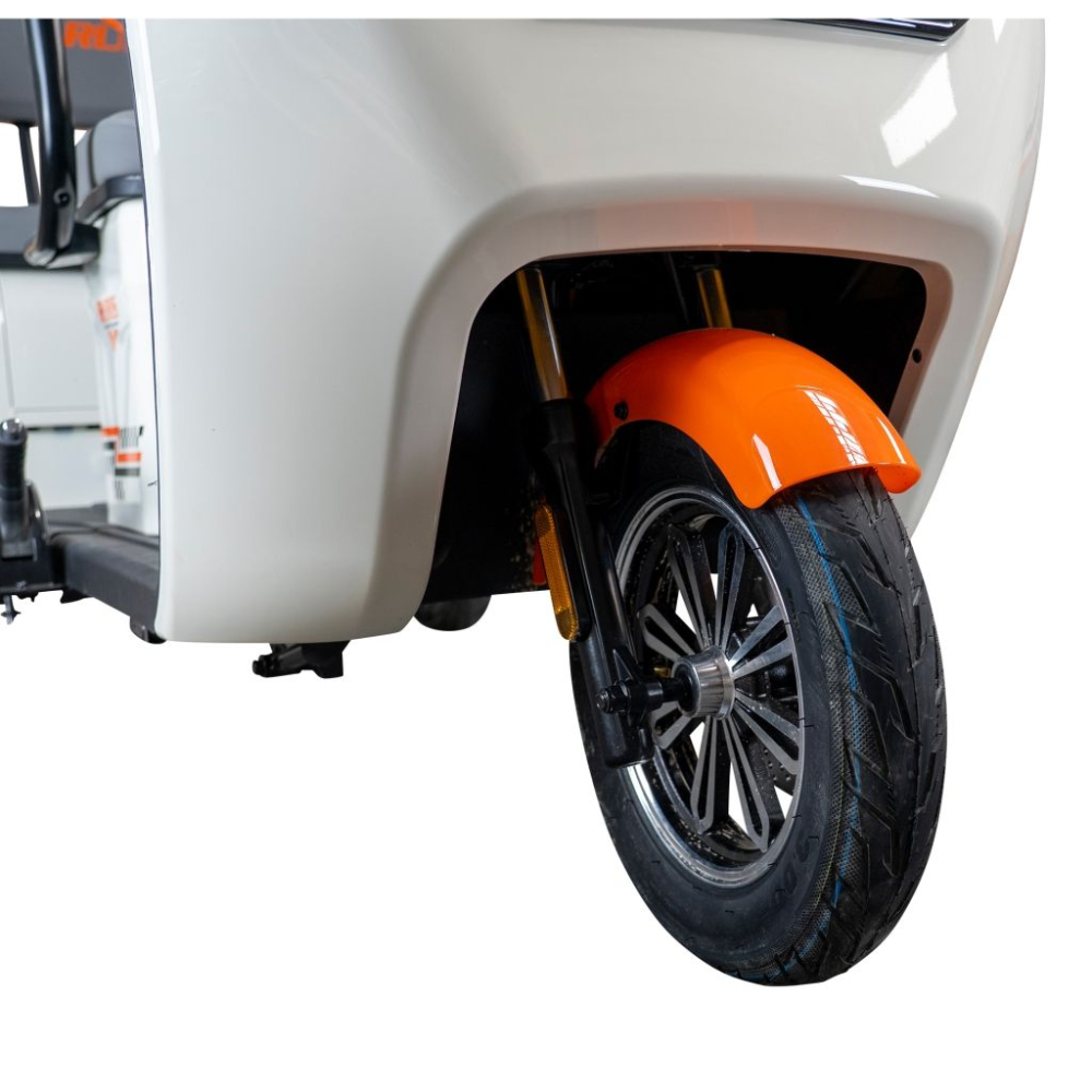 Triciclu electric RURIS Pilot 3070, putere maximală: 2900 W, autonomie: 60 km, viteza maxima: 25 km/h [18]