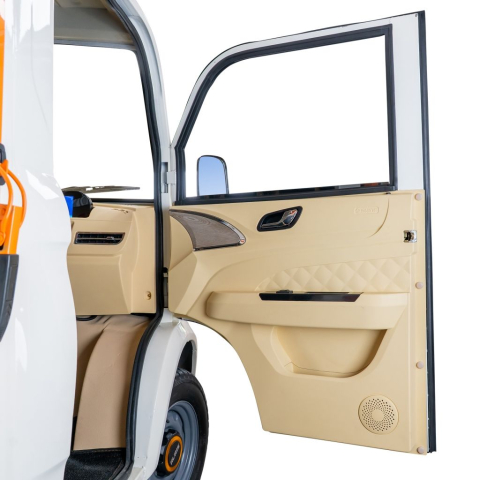 Camioneta/Masinuta/Triciclu/Cvadriciclu RURIS Pilot 5000, putere maximală: 4900 W, Autonomie:130 km, viteza maxima: 25 km/h [8]